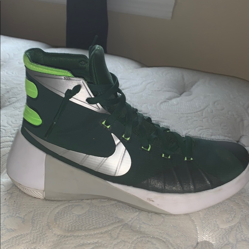 2015 Nike hyper dunk size 10.5, great condition
